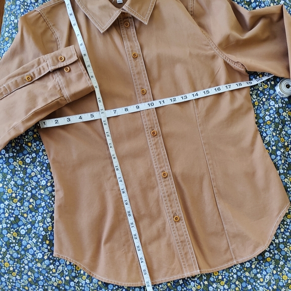 Darted Button Up Shirt In Regenerative Chino. Timber - Picture 4 of 12